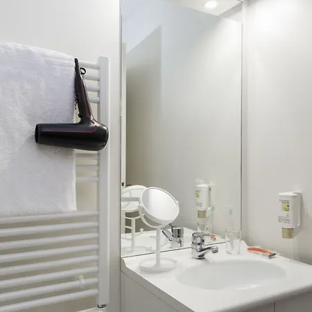 アパートホテル アダージョ アクセス パリ クラマール