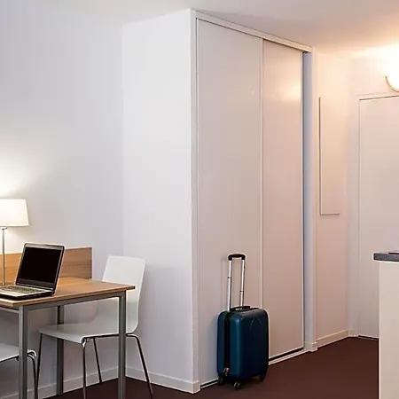 Adagio Access Paris 3* 클라마르