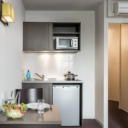 アパートホテル アダージョ アクセス パリ 3* クラマール