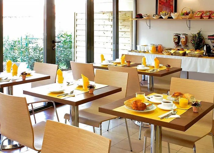 アパートホテル アダージョ アクセス パリ クラマール